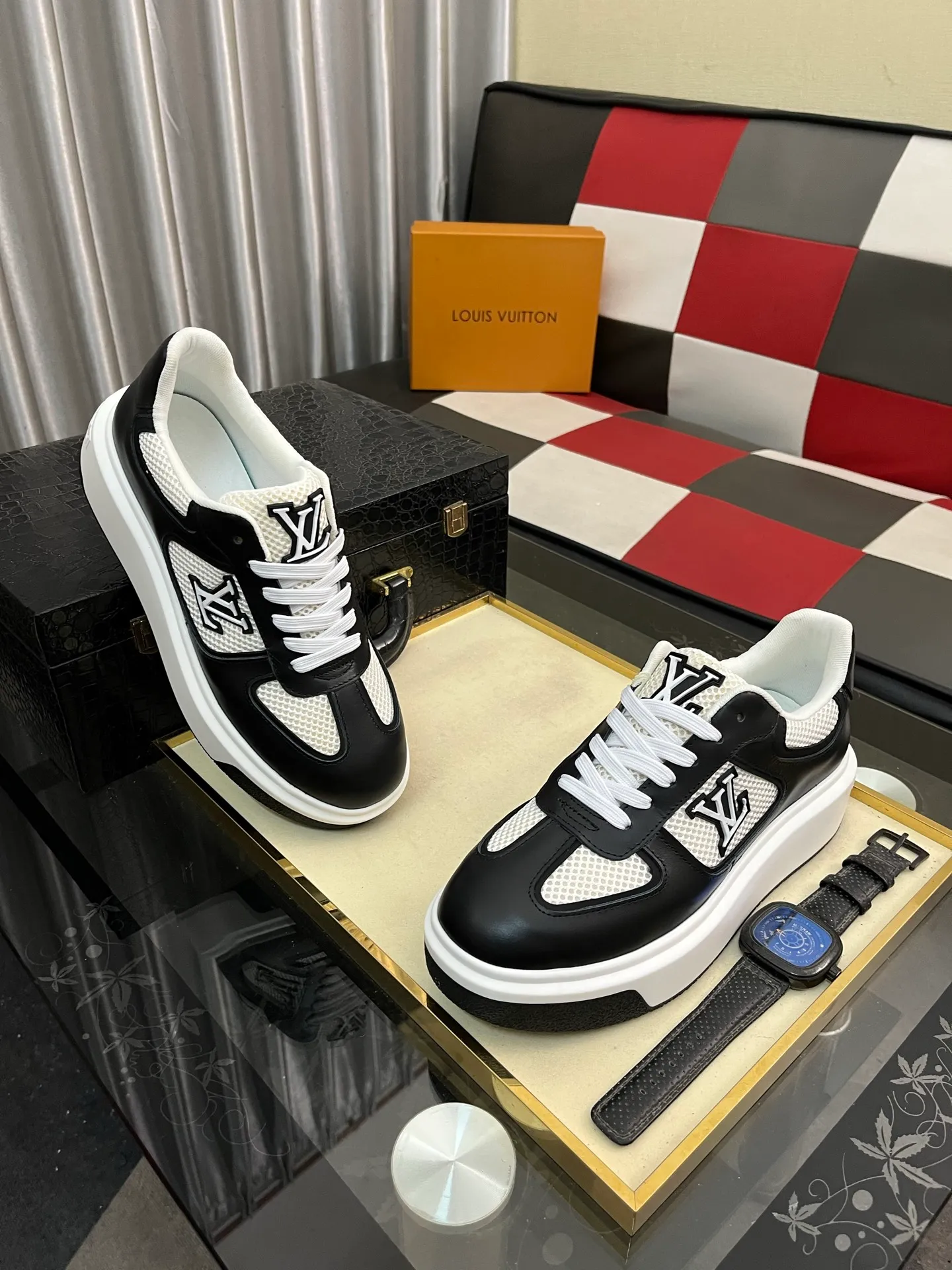 Men's shoes 💰458⌚️⌚️《Louis vuitton/LV Louis Vuitton》original quality.~ Unique modern style sneakers. 🏃A must-have casual shoe for trendy men😍😍 Original brand imported from Italy, imported original leather, cowhide lining (refuses to discolor and grind feet) sole: original sole provided by the original factory, French lazy style design ⚠️Fit to the feet, original quality, super comfortable original sole. Code number: 38-442️⃣Colors available